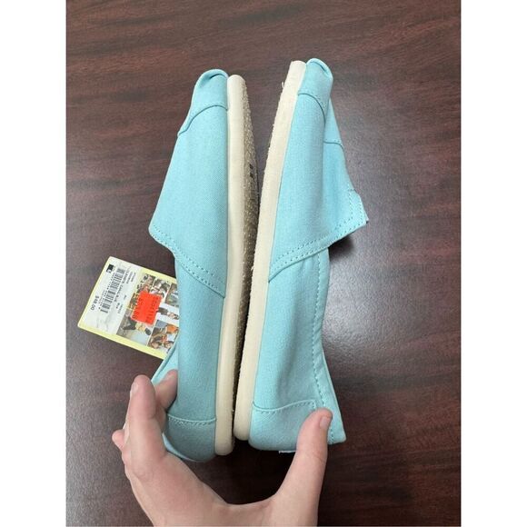 NWT Toms Classic Slip Ons in Canal Blue Size 6 - Picture 3 of 6